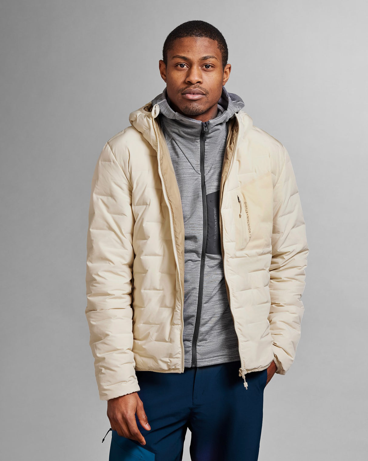 reversible-light-hood-jacket-D-3-RL-CASTLE-WALL-SAND-DOWN-INSULATED-JACKETS-the-mountain-studio-03